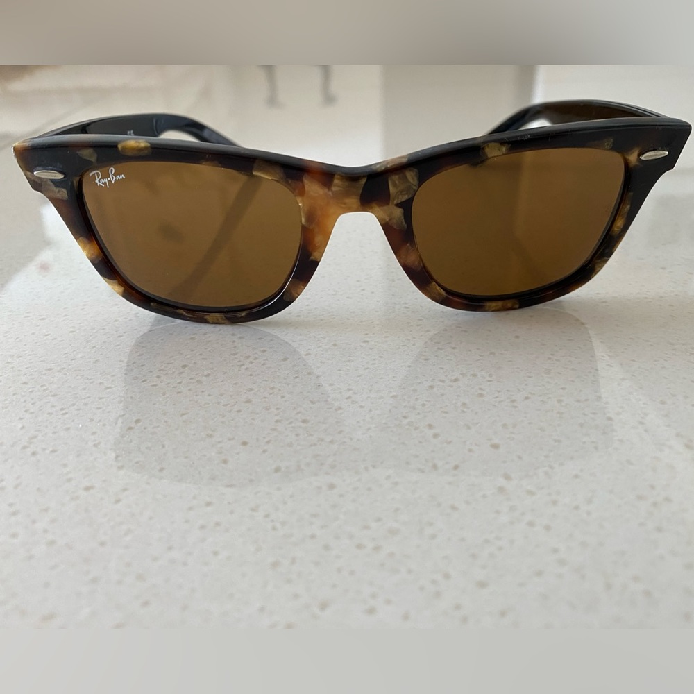 Ray Ban Wayfarer Tortoise Sunglasses